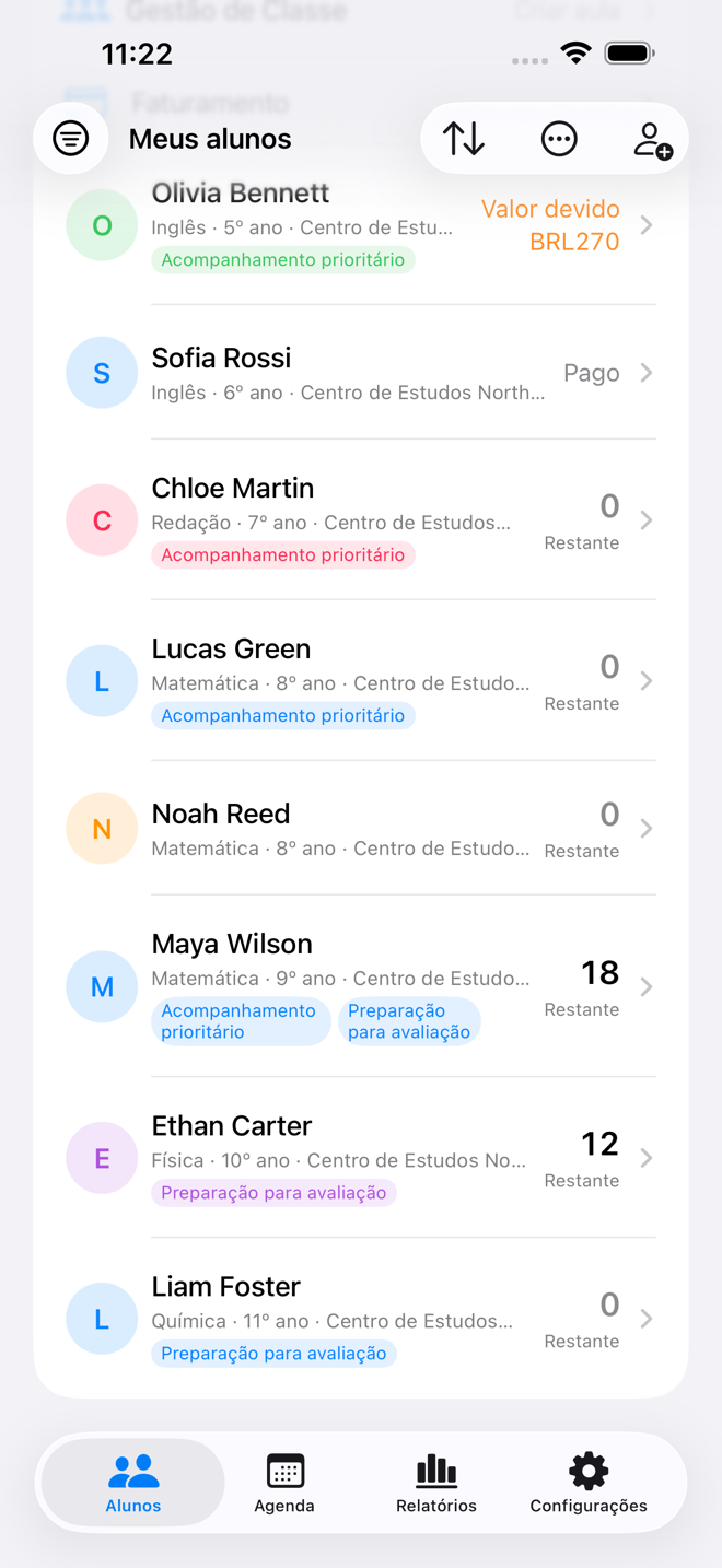 Lista de alunos do Tutor Planner com saldos de aulas e status de cobrança